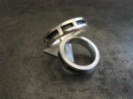 zilver, gedeeltelijk gezwart. Dames en herenring